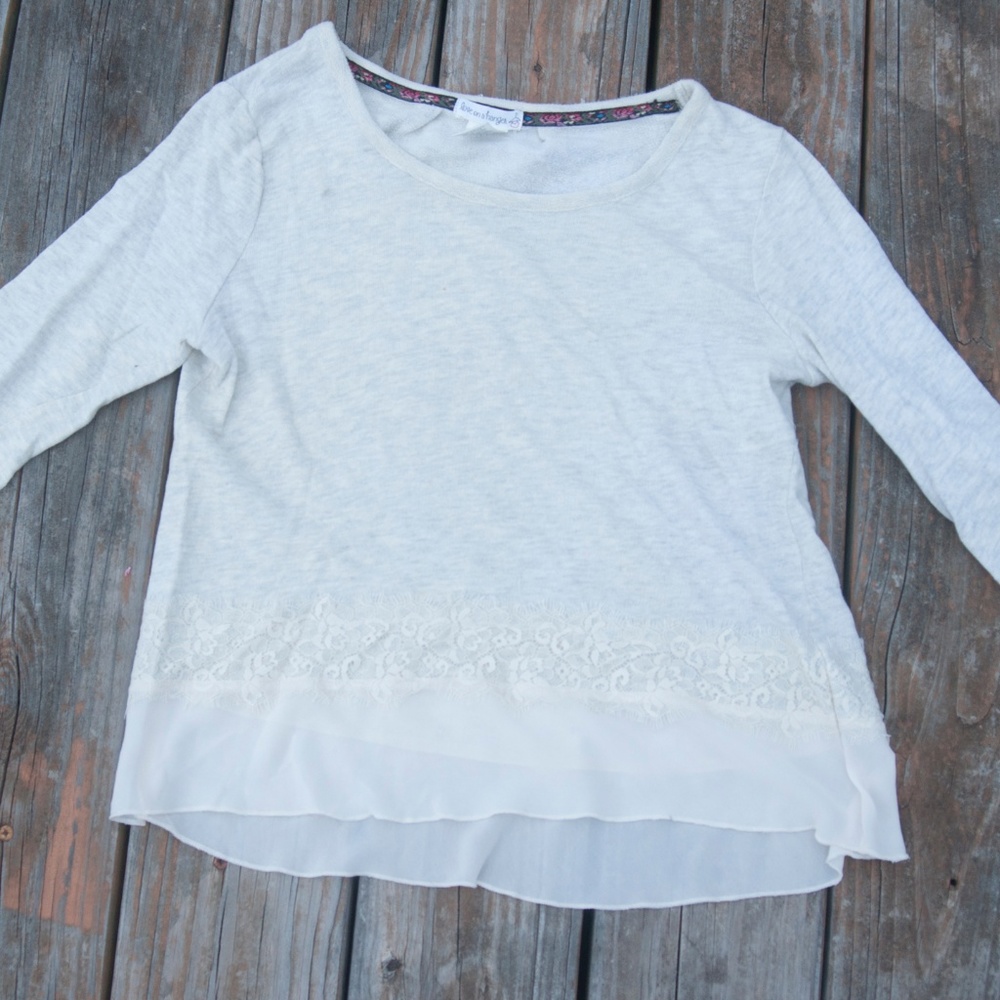 MID-SLEEVE BLOUSE